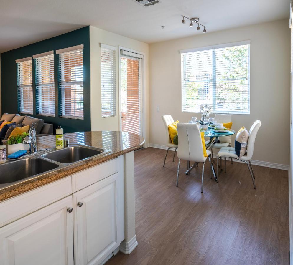 Amazing 2 Bedroom 7 Min From Disneyland W Free Parking Apartment